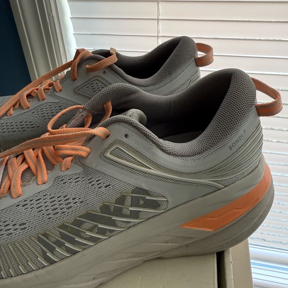 EUC - Hoka Women’s Bondi 7 ‘Harbor Mist’, size 8.5 - Picture 4 of 7